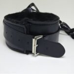 Coleira Bondage com Guia - Couro fake e pelúcia - Imagem 2